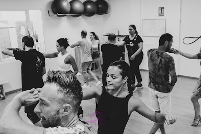 Aprende bachata en Valencia con Bachata School