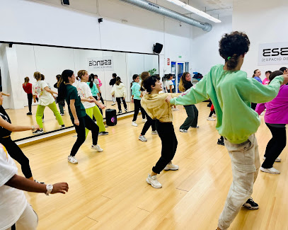 Descubre la magia de bailar y relajarte en Esencia Danza y Yoga