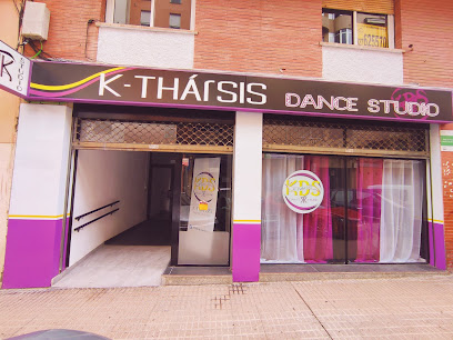 ¡Descubre el ritmo en K-THÁRSIS Dance Studio en Cáceres!