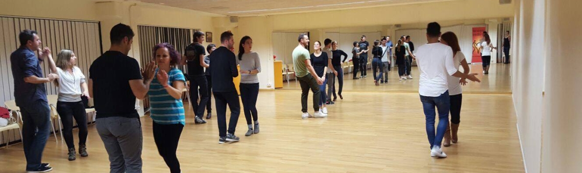 Escuela de baile La Gatzara: Pasión y ritmo en cada paso