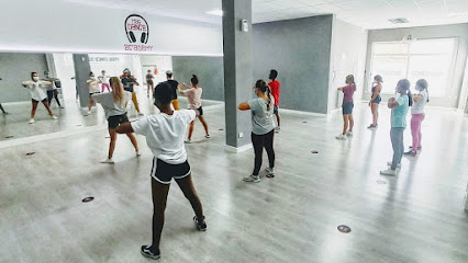¡Descubre el ritmo en MAS DANCE ACADEMY!