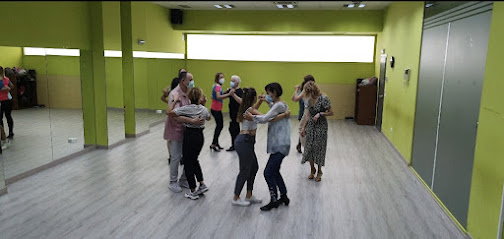 ¡Aprende a bailar con ritmo en Sol Sostenido Navarra!