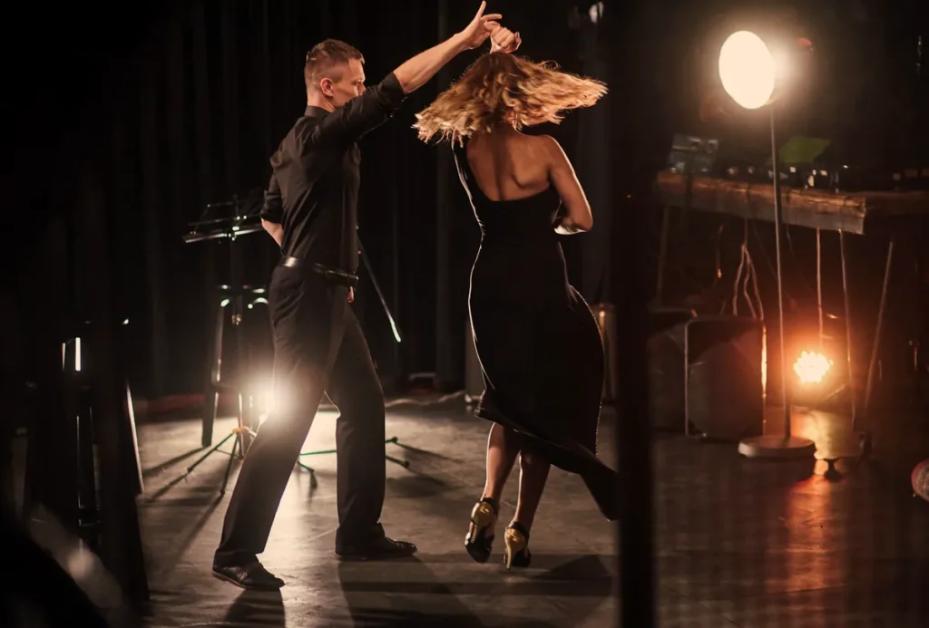 Imagen de Portada de Las 2 Mejores salas donde bailar Salsa y Bachata en León