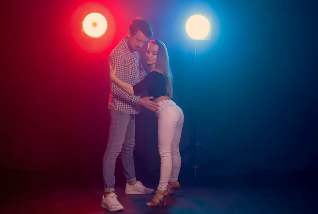 Imagen de Portada de Las 2 Mejores salas donde bailar Salsa y Bachata en Asturias