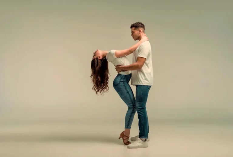 Imagen de Portada de Las 50+ Mejores salas donde bailar Salsa y Bachata en Madrid