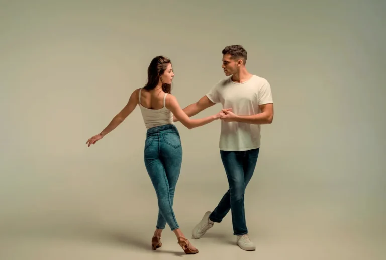 Imagen de Portada de Las 50+ Mejores salas donde bailar Salsa y Bachata en Barcelona