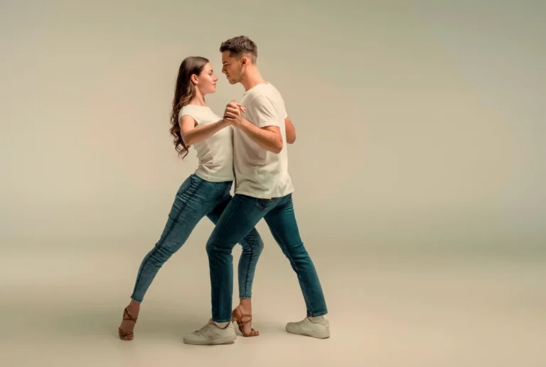Imagen de Portada de Las 9 Mejores Clases de Salsa y Bachata en Huelva