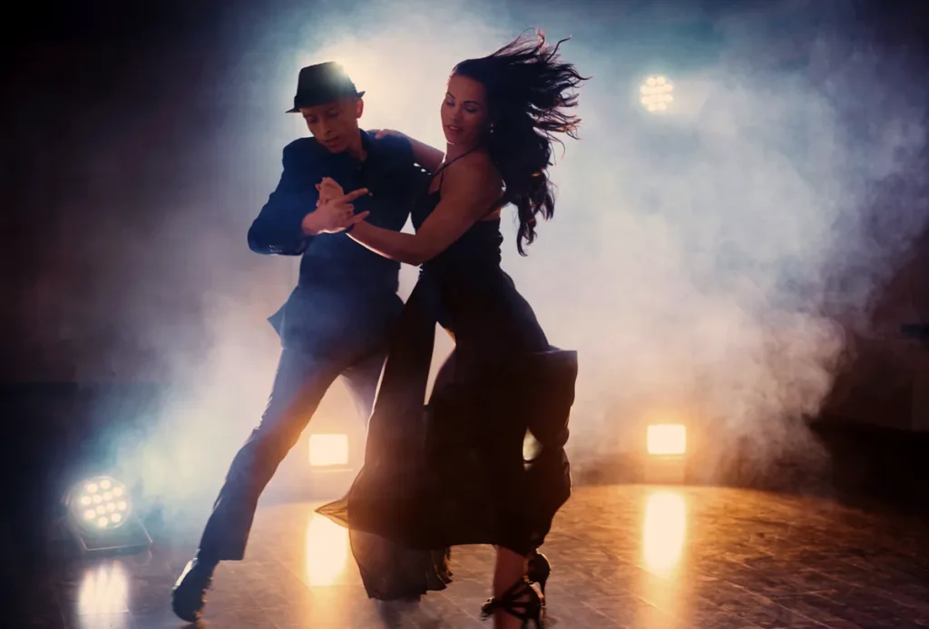 Imagen de Portada de Las 10+ Mejores Clases de Salsa y Bachata en Almería