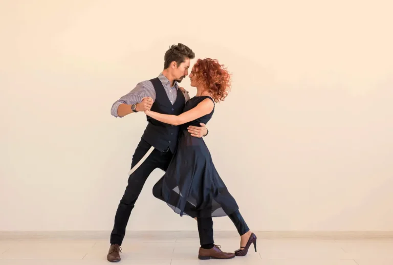 Imagen de Portada de Las 10+ Mejores Clases de Salsa y Bachata en Santiago de Compostela