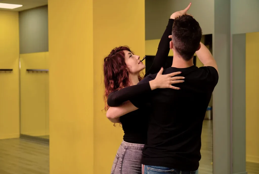 Imagen de Portada de Las 10+ Mejores Clases de Salsa y Bachata en Cádiz