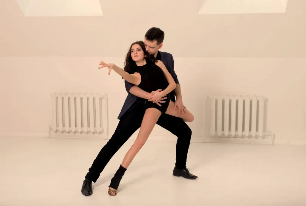 Imagen de Portada de Las 3 Mejores salas donde bailar Salsa y Bachata en Navarra