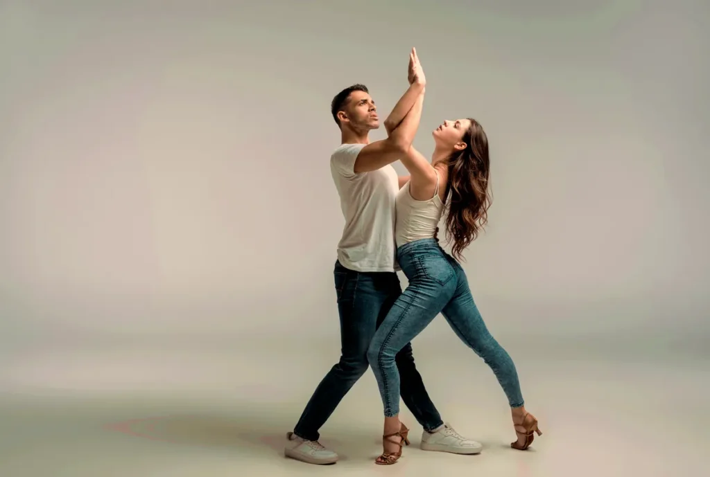 Imagen de Portada de Las 3 Mejores salas donde bailar Salsa y Bachata en Pontevedra