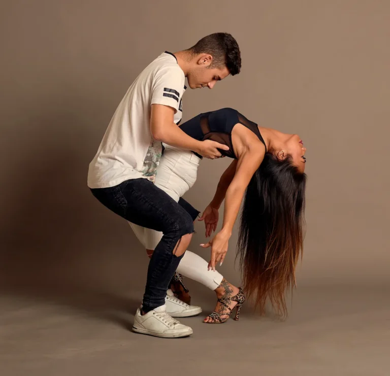 Imagen de Portada de Las 3 Mejores salas donde bailar Salsa y Bachata en Huelva